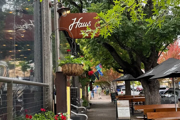 Discover Hahndorf: Wine, Beer, Lunch & Village Time from Adelaide